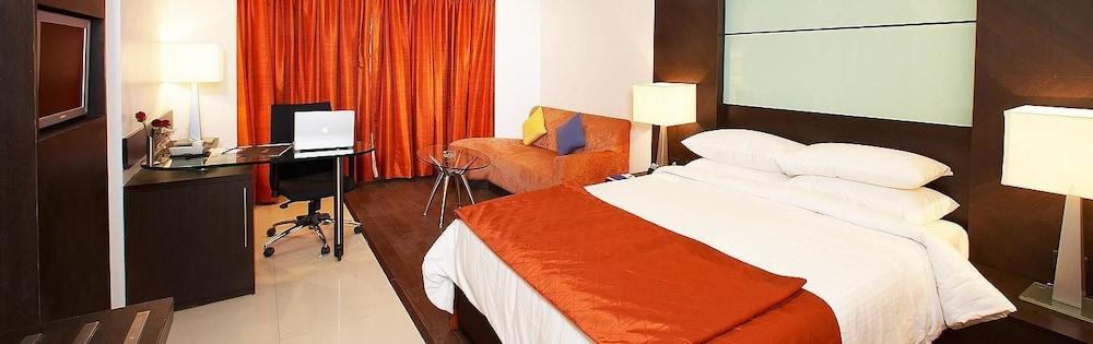 The Residency, 4*
